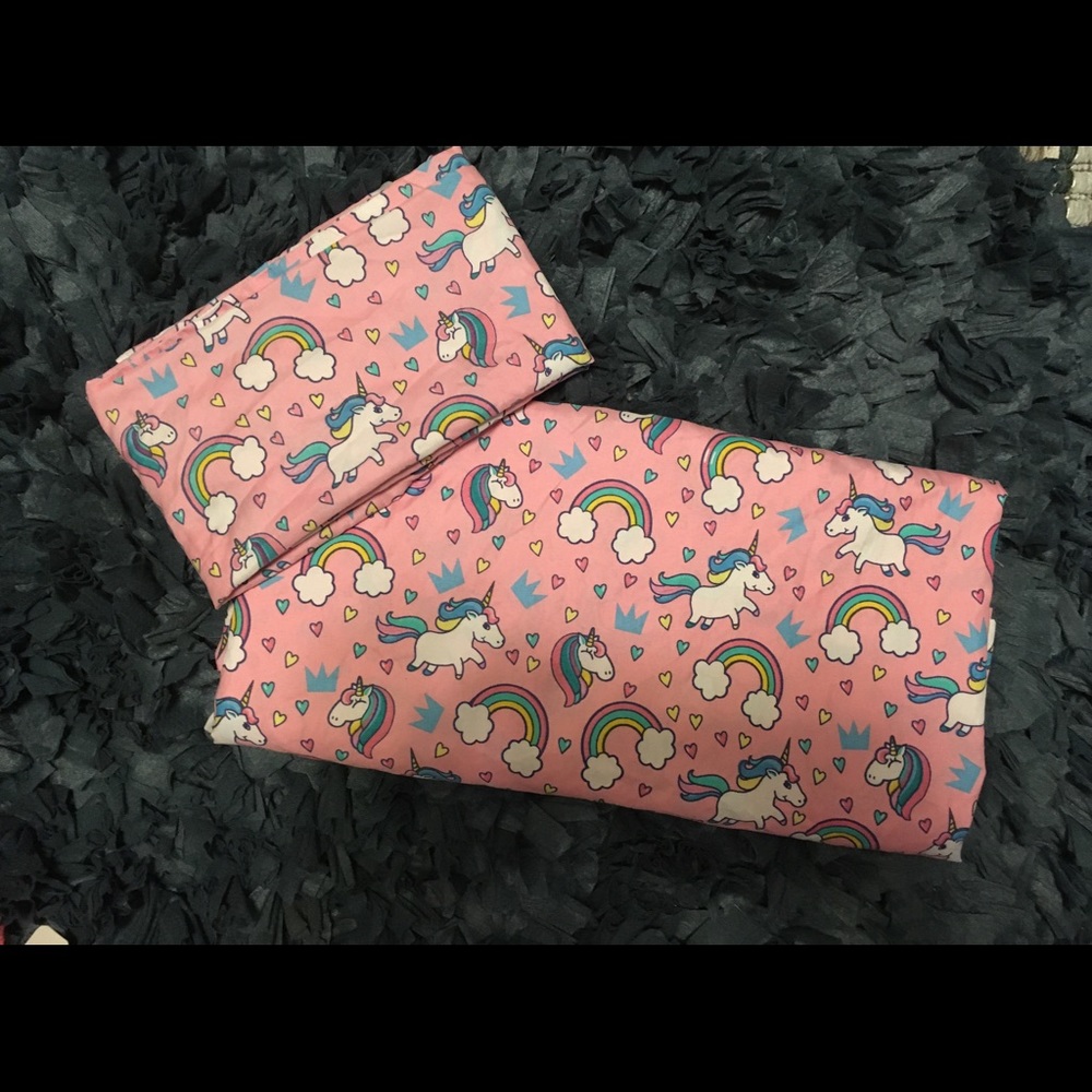 4/10$! Twin size sheet and pillow case UNICORN
